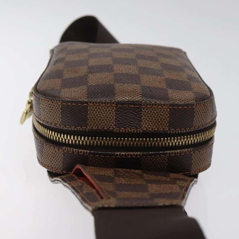 Louis Vuitton Geronimos Waist Bag Brown Canvas Good condition - Model View
