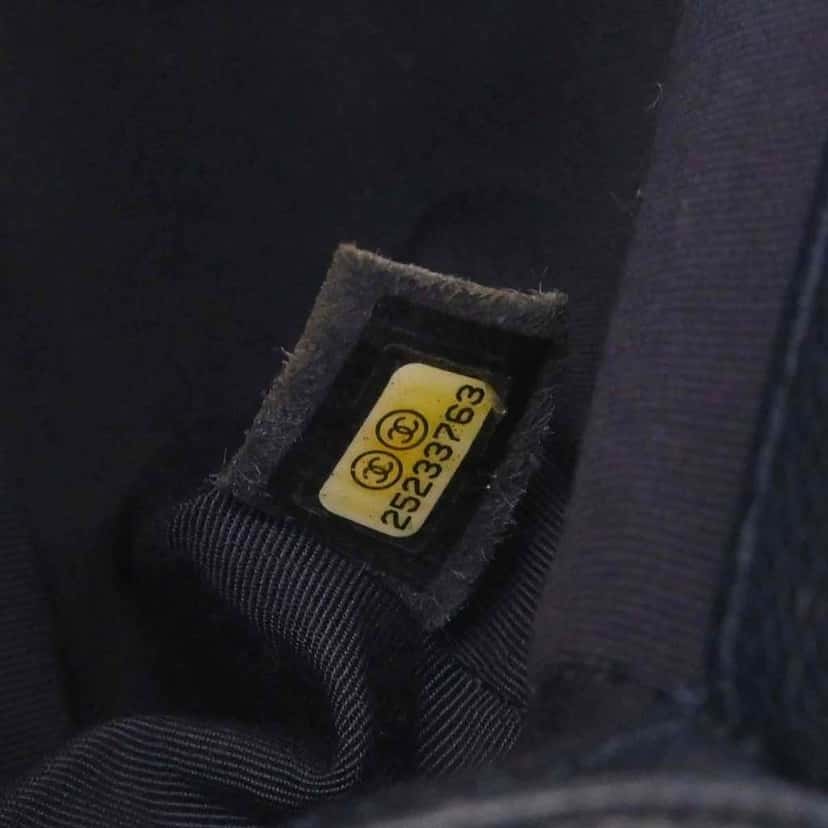 Chanel Boy Flap Bag Navy Leather Good condition - Box View