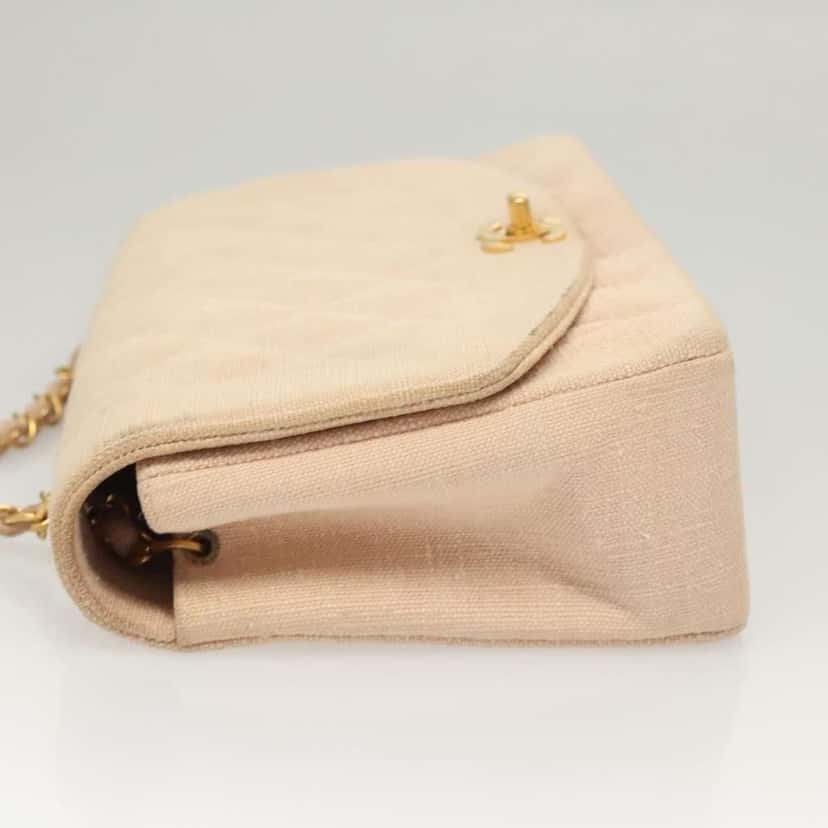 Chanel Vintage Diana Flap Bag Pink Canvas Good condition - Model View