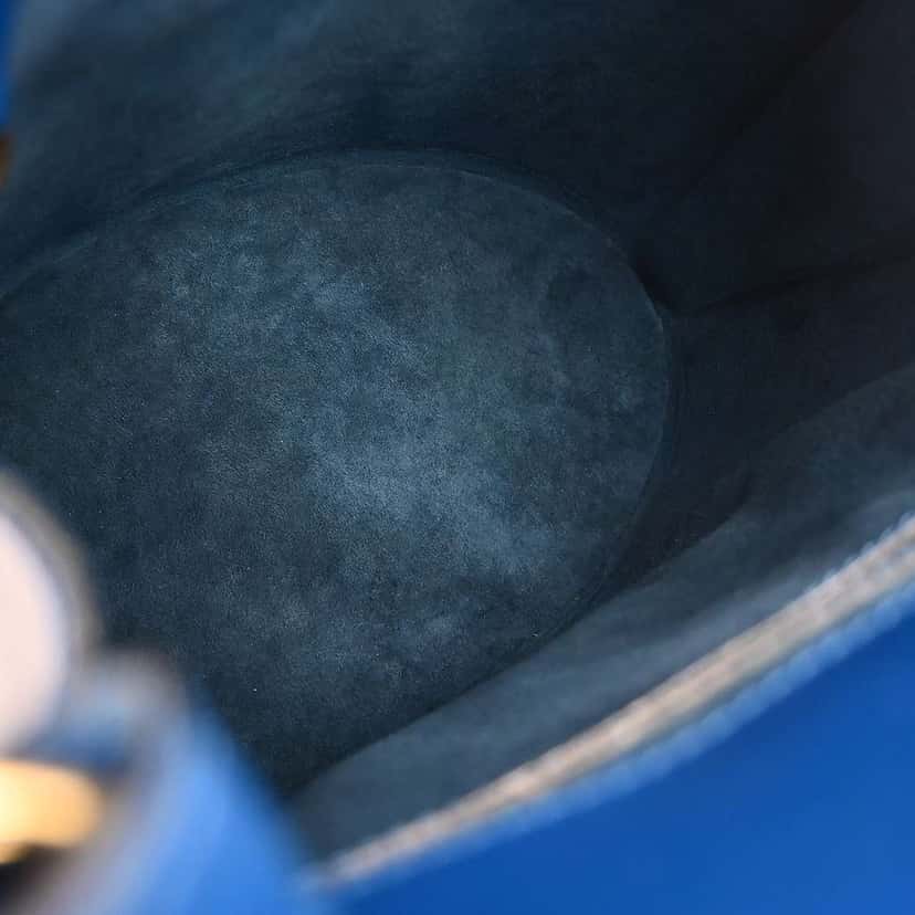 Louis Vuitton Cluny Shoulder Bag Blue Leather Good condition - Inside View
