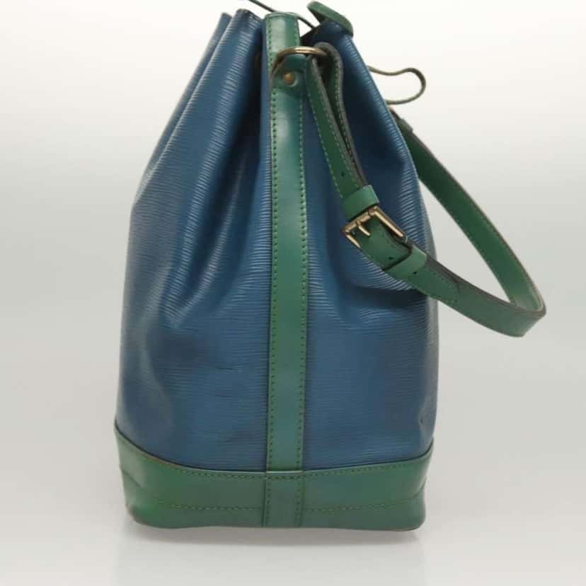 Louis Vuitton Bicolor Noe Handbag Green Leather Fair condition - Model View