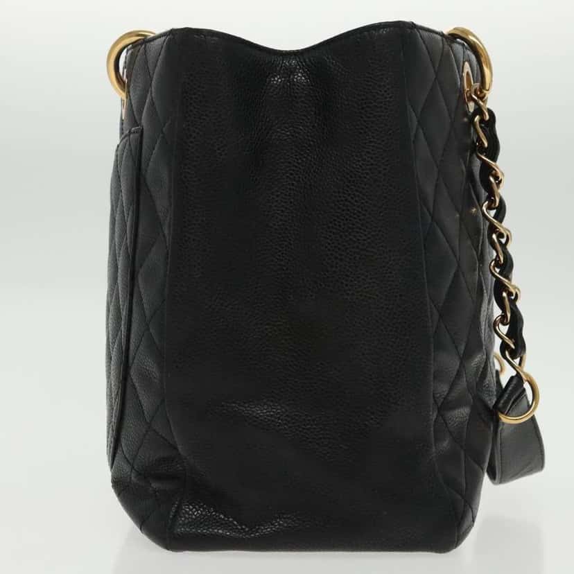 Chanel Grand Shopping Tote Black Leather Good condition - Model View