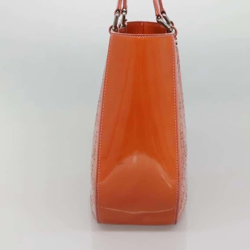 Chanel CC No.5 Shopping Tote Orange Good condition - Model View