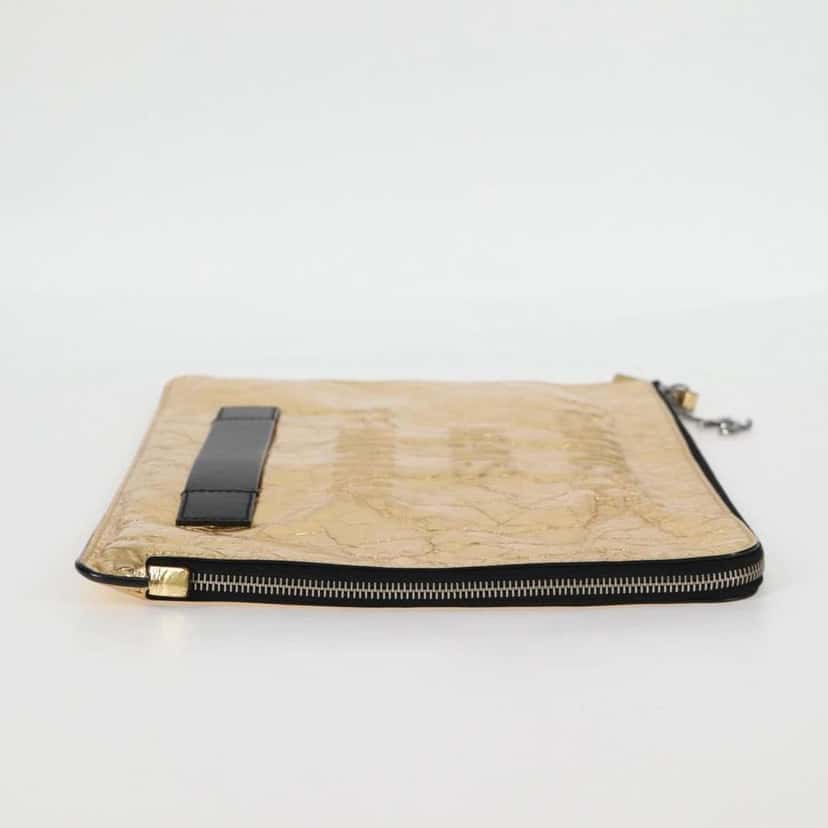 Chanel Feminine Pouch Gold Leather Good condition - Model View