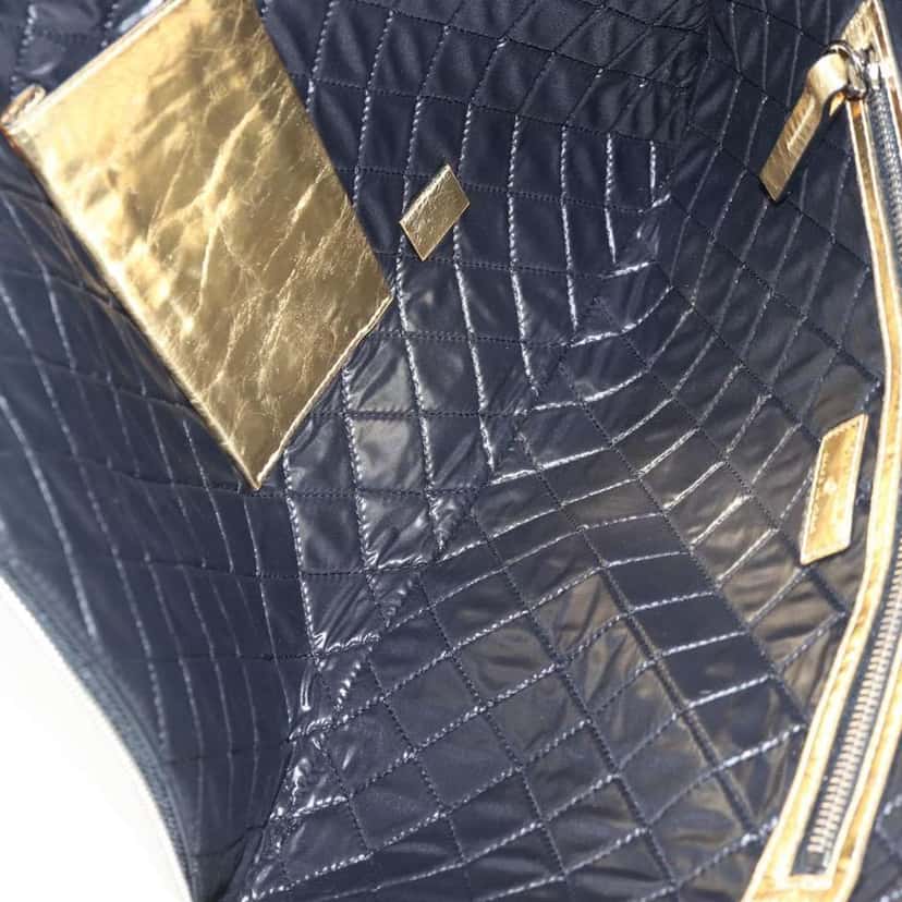Chanel Feminine Pouch Gold Leather Good condition - Box View