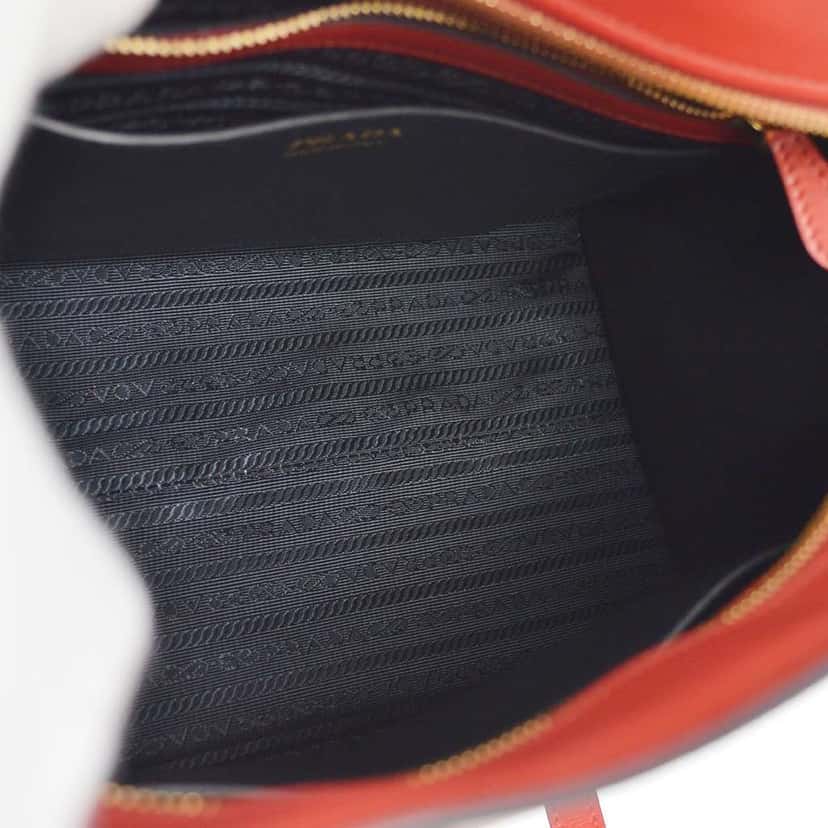 Prada Esplanade Tote Red Leather Good condition - Inside View