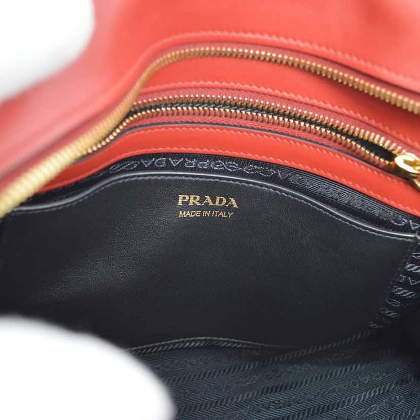 Prada Esplanade Tote Red Leather Good condition - Model View