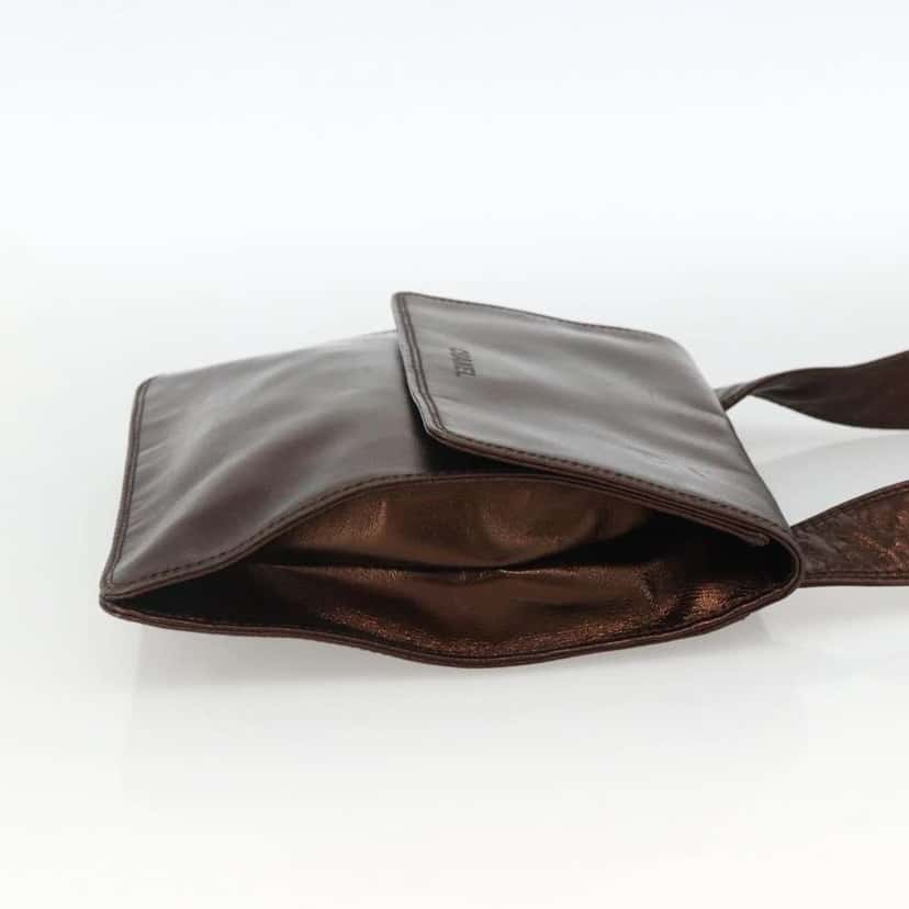 Chanel Vintage Logo Flap Messenger Bag Brown Leather Good condition - Model View