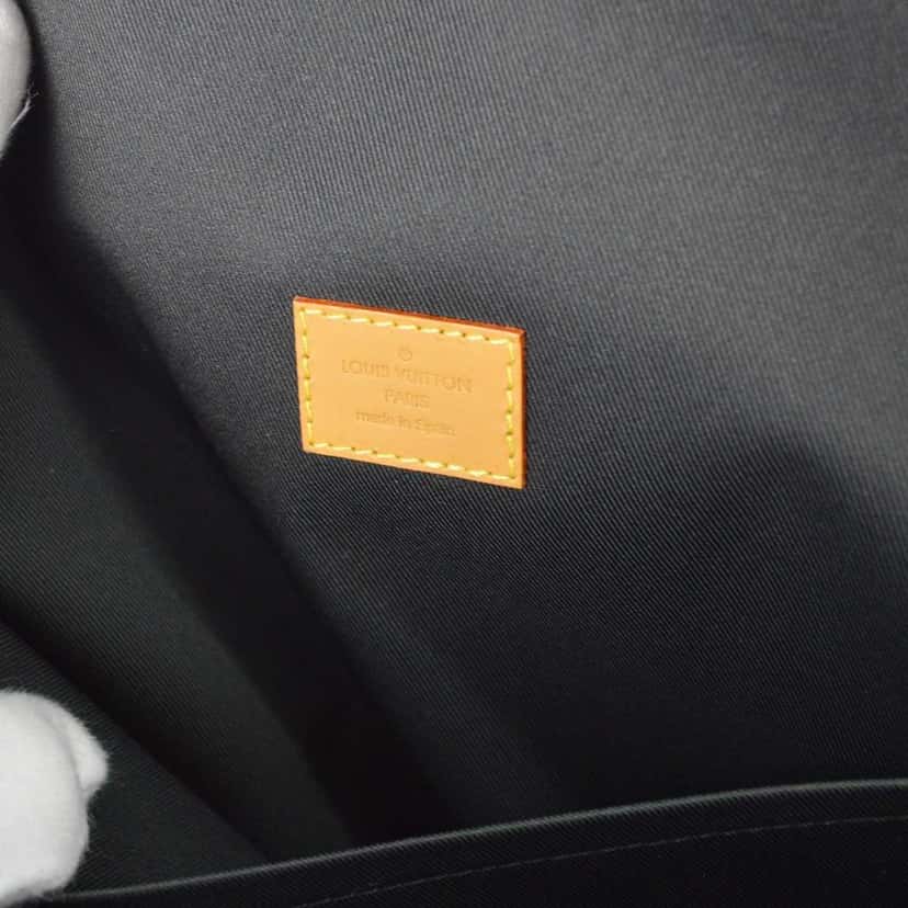 Louis Vuitton Nigo Campus Backpack Brown Canvas Good condition - Model View