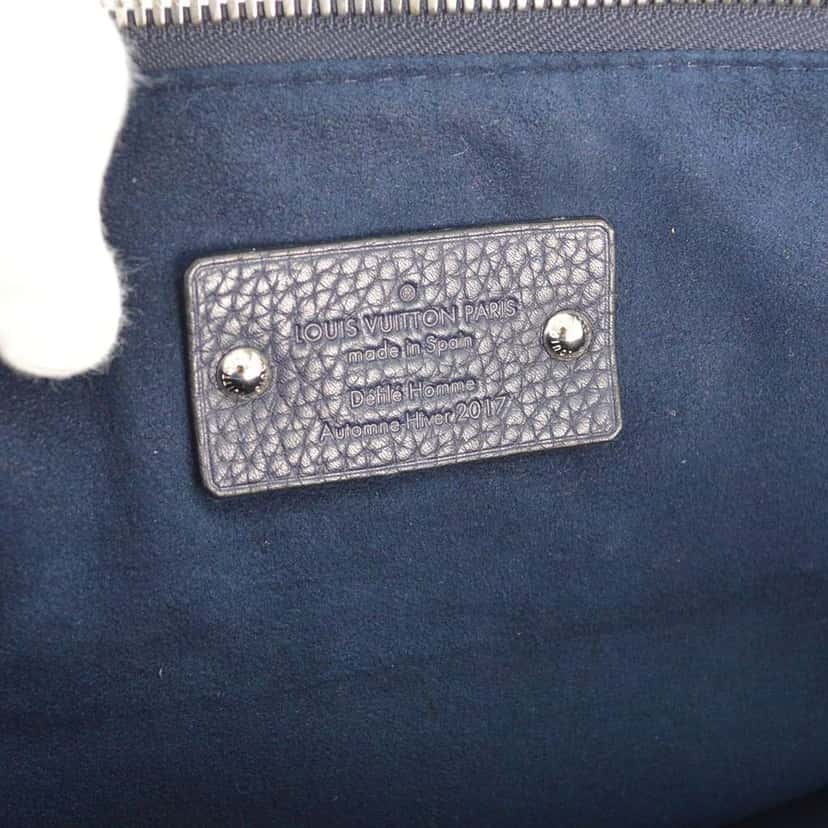 Louis Vuitton East Side Tote Navy Leather Good condition - Model View