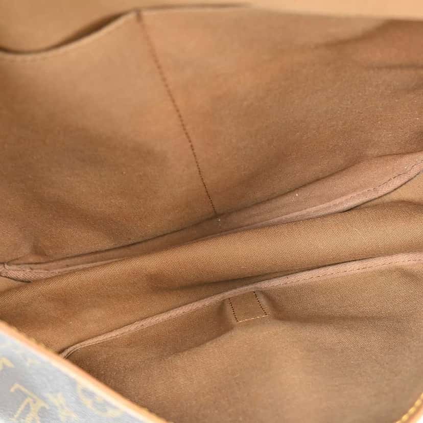 Louis Vuitton Saumur Handbag Brown Canvas Good condition - Inside View