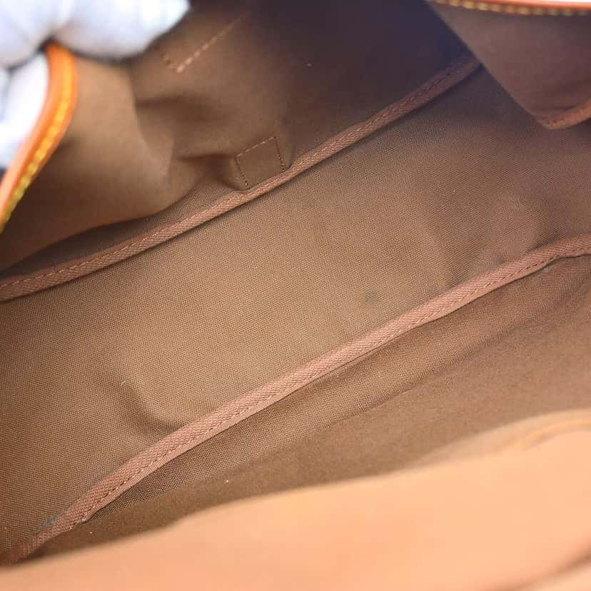 Louis Vuitton Saumur Handbag Brown Canvas Good condition - Inside View