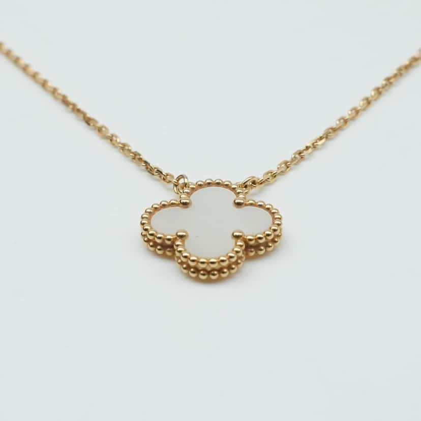 Van Cleef & Arpels Vintage Alhambra Pendant Yellow Good condition - Back View