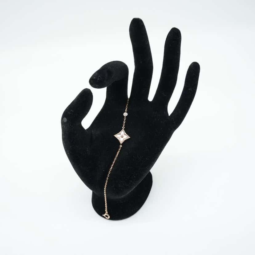 Louis Vuitton Color Blossom BB Star Bracelet, Pink Gold, White Mother-of-Pearl and Diamond Pink Gold Good condition - Model View