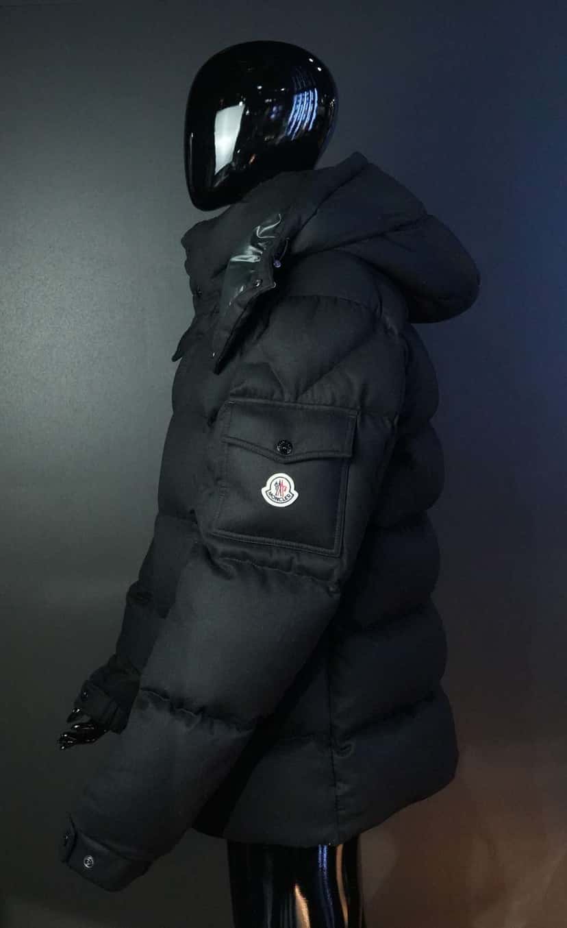 Moncler Vezere Puffer Jacket Black Size 4 Black Wool Good condition - Back View