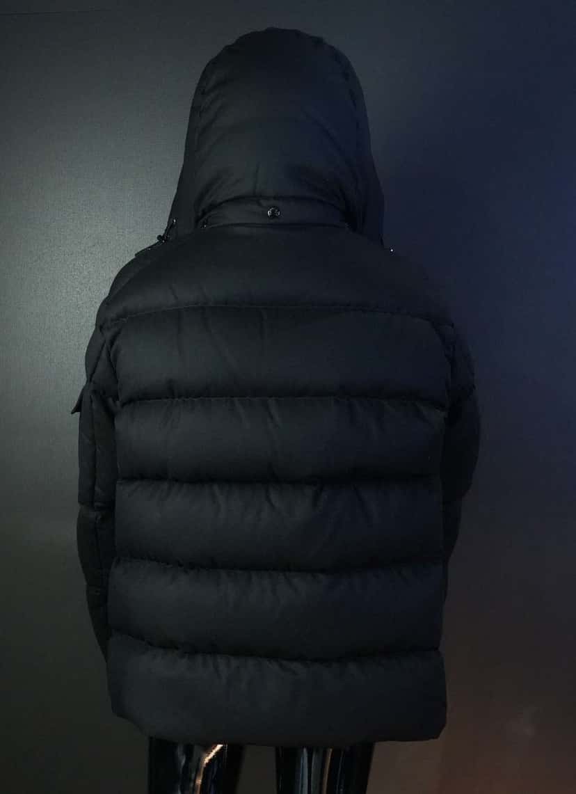 Moncler Vezere Puffer Jacket Black Size 4 Black Wool Good condition - Model View