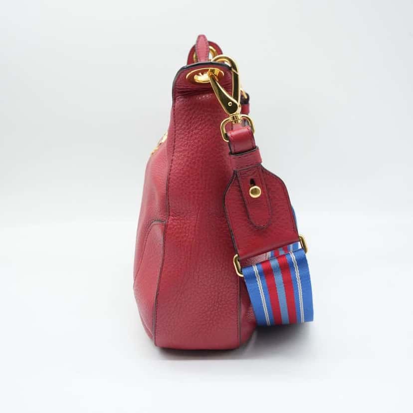 Prada Red Vitello Daino Leather Crossbody Bag Red Leather Good condition - Model View
