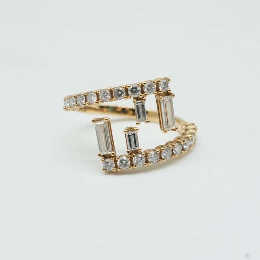 Fendi Gold Ring with Diamonds 3.22g 53(EU) Gold Good condition - Model View