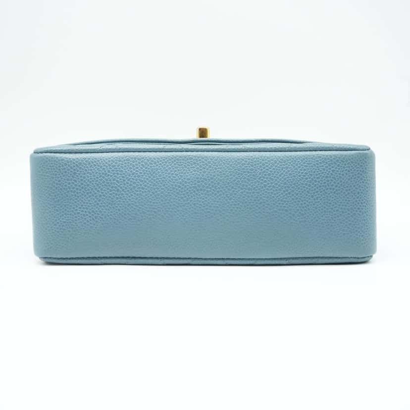 Chanel Diana Flap Bag Caviar Skin Light Blue (1994-1996) Blue Fair condition - Box View