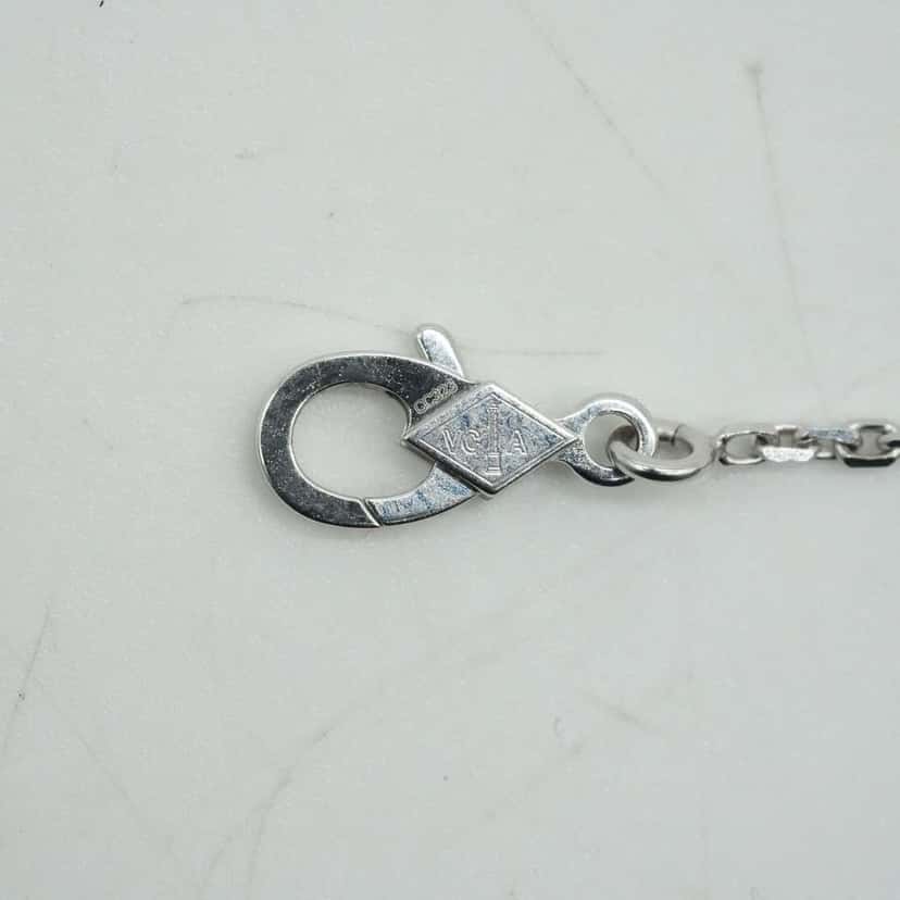 Van Cleef & Arpels Vintage Alhambra pendant Necklace 18K White Gold 5.3g JO172562 Gold White Gold Good condition - Model View