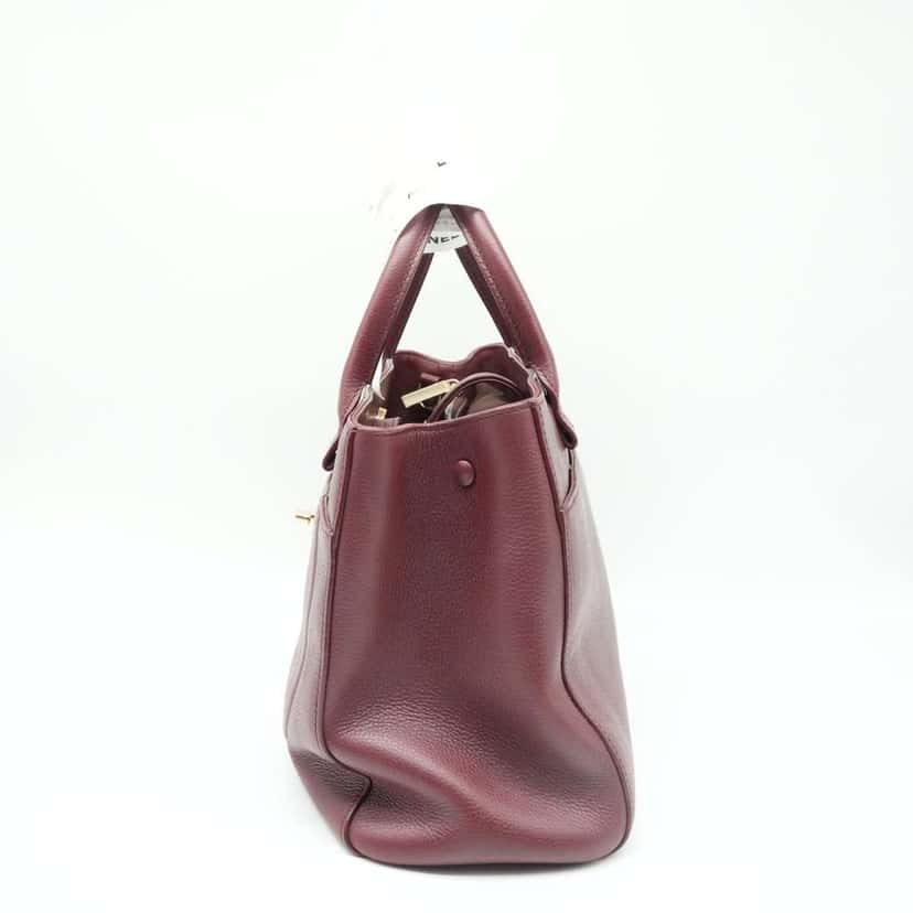 Chanel Executive Tote Bag Burgandy Leather EN ST Burgundy Leather Fair condition - Model View