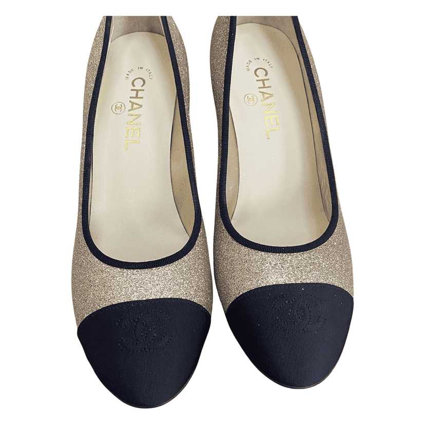 Chanel Classic Heels Gold Never worn - Front View