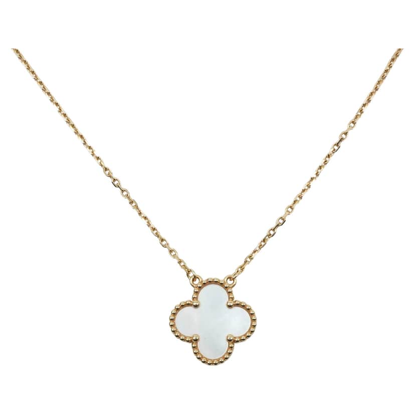 Van Cleef & Arpels Vintage Alhambra Pendant Yellow Good condition - Front View