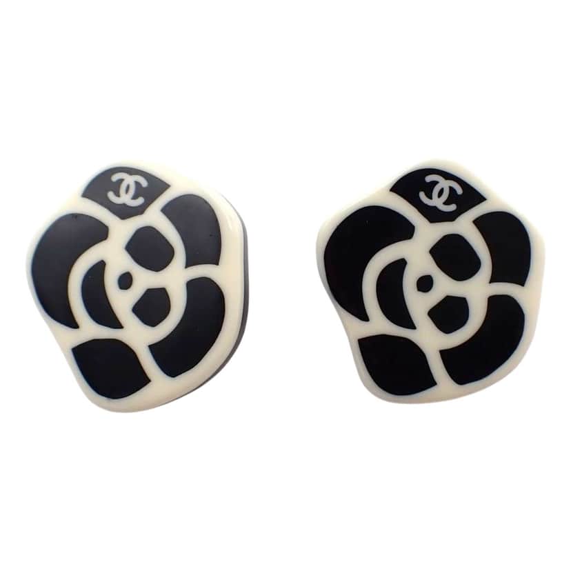 Chanel Vintage Camellia Clip-On Earrings White Plastic Good condition - Front View