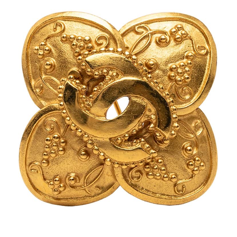 Chanel CC Gold Plated Grapevine Clover Brooch Gold Metal Very good condition - Front View