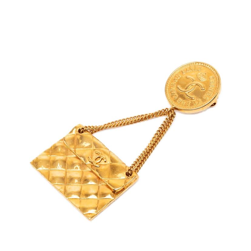 Chanel CC Gold Plated Quilted Flap Bag Medallion Brooch Gold Metal Very good condition - Front View