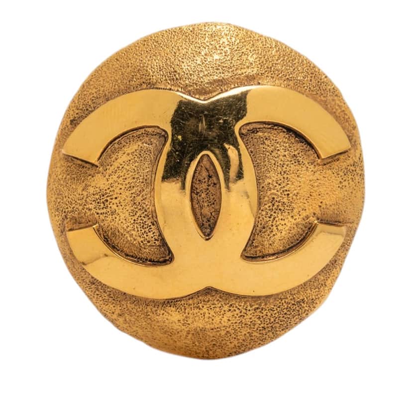 Chanel CC Gold Plated Round Pin Brooch Gold Metal Very good condition - Front View