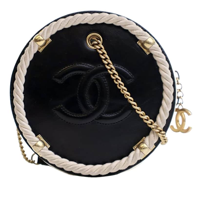 Chanel Crumpled Calfskin En Vogue Round Bag Black Leather Very good condition - Front View