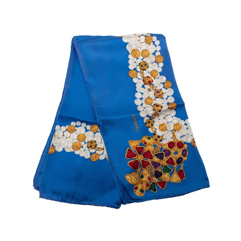 Chanel Pearls and Gripoix Printed Silk Scarf 90 Blue Very good condition - Front View
