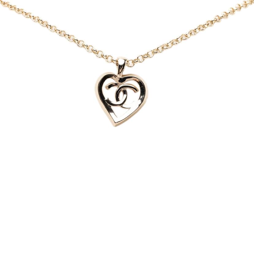 Chanel CC Gold Plated Heart Pendant Necklace Gold Metal Very good condition - Front View