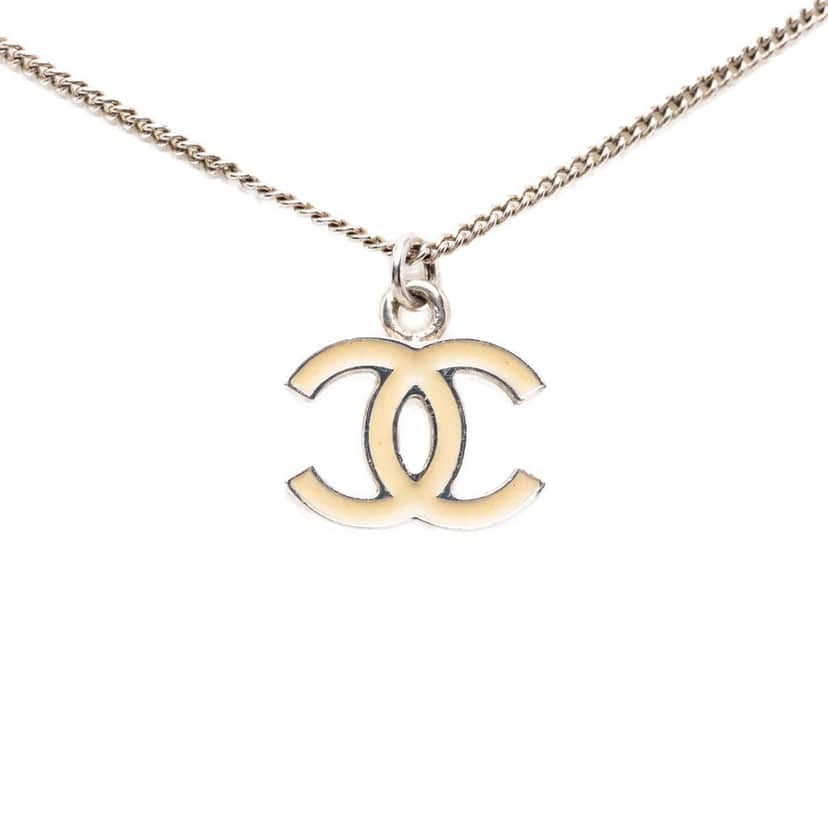 Chanel CC Brass Enamel Pendant Necklace Silver Metal Very good condition - Front View