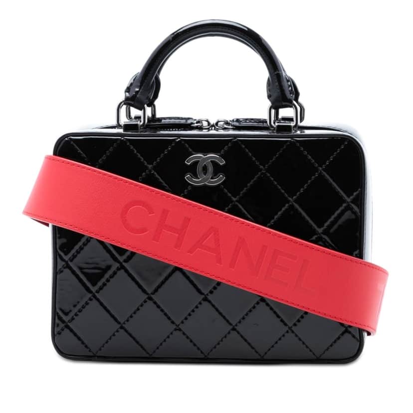 Chanel CC Quilted Patent Travel Kit Vanity Case Black Leather Very good condition - Front View