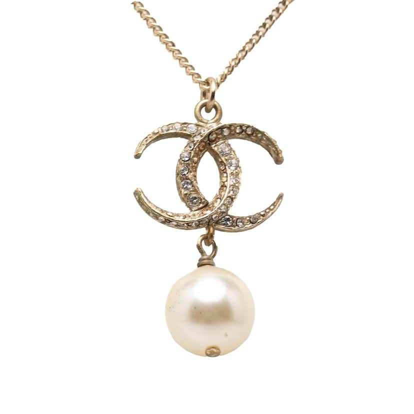 Chanel CC Gold Plated Strass Faux Pearl Drop Pendant Necklace Gold Metal Very good condition - Front View