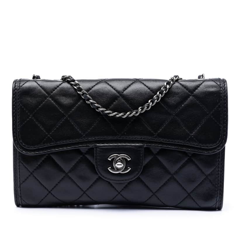 Chanel Small Quilted Lambskin Citizen Zip Flap Black Leather Very good condition - Front View