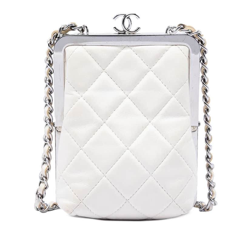 Chanel CC Quilted Acrylic and Lambskin Evening Clutch With Chain White Leather Very good condition - Front View