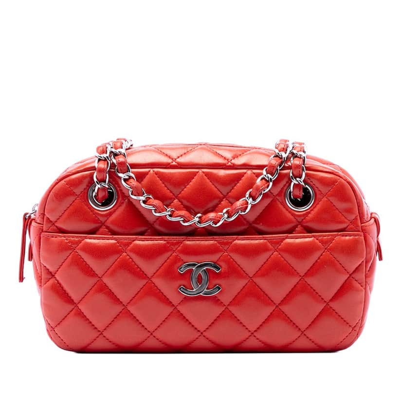 Chanel Quilted Lambskin Camera Bag Red Leather Very good condition - Front View