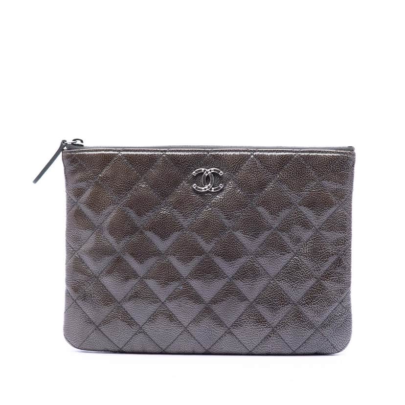 Chanel Small Quilted Crinkled Patent O Case Clutch Other Leather Very good condition - Front View