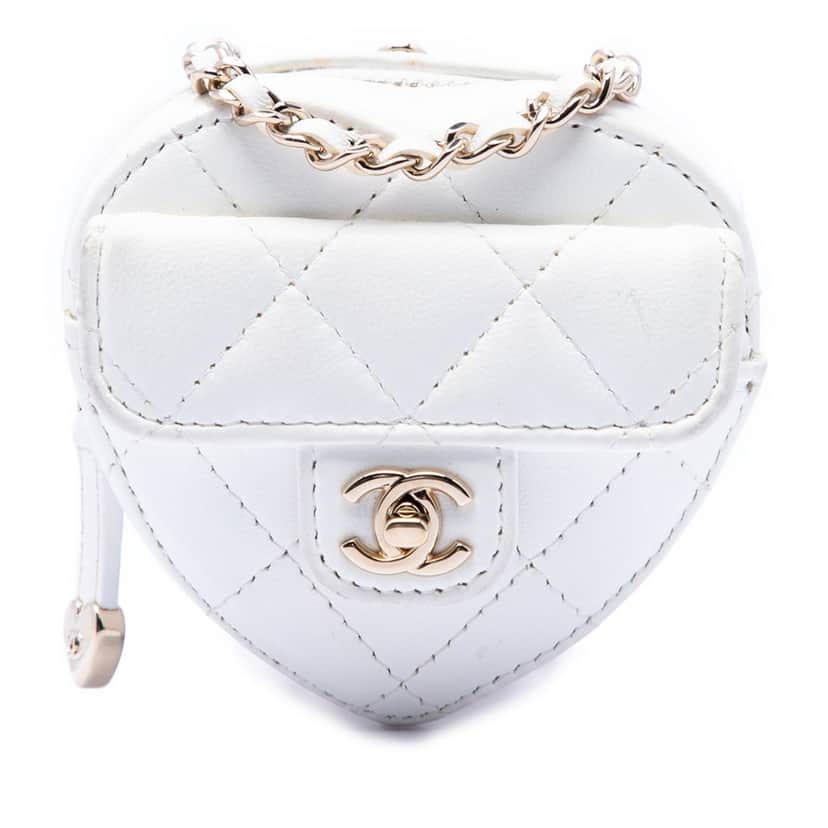 Chanel Mini Quilted Lambskin CC in Love Heart Necklace Bag White Leather Very good condition - Front View
