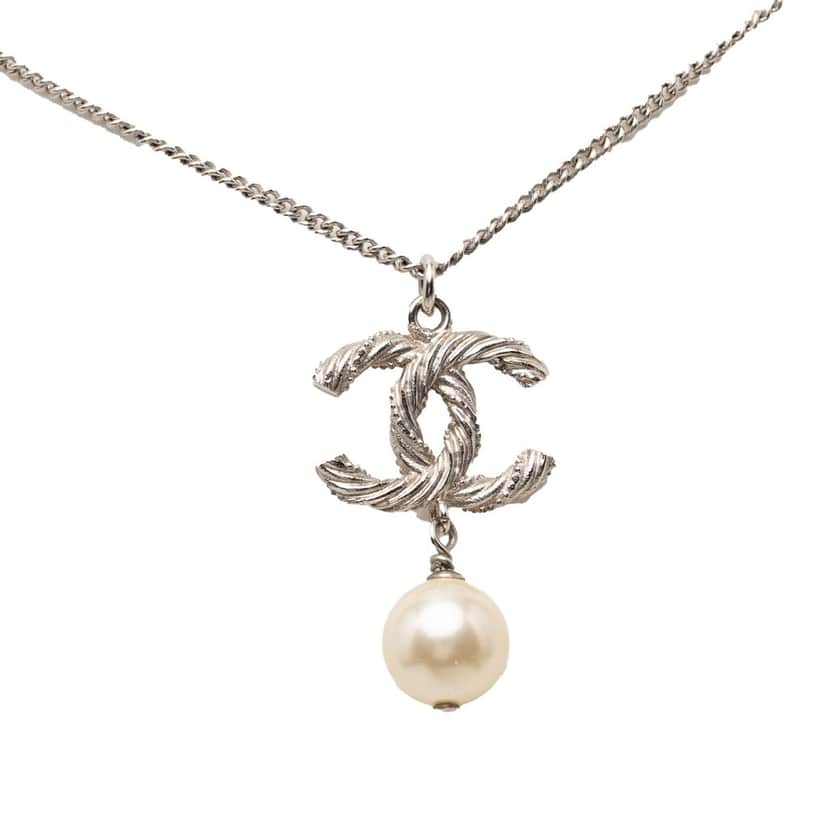 Chanel CC Brass Strass Faux Pearl Pendant Necklace Silver Metal Very good condition - Front View