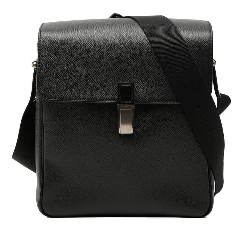 Louis Vuitton Taiga Yaranga Black Leather Very good condition - Front View