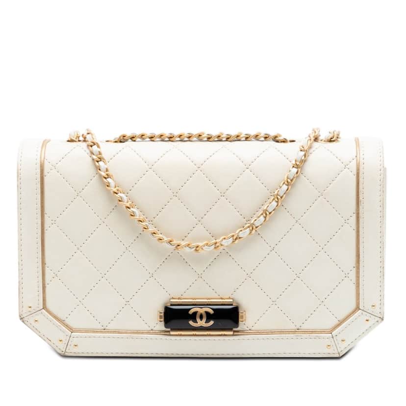 Chanel Medium Quilted Calfskin Octagon CC Clasp Flap White Leather Very good condition - Front View