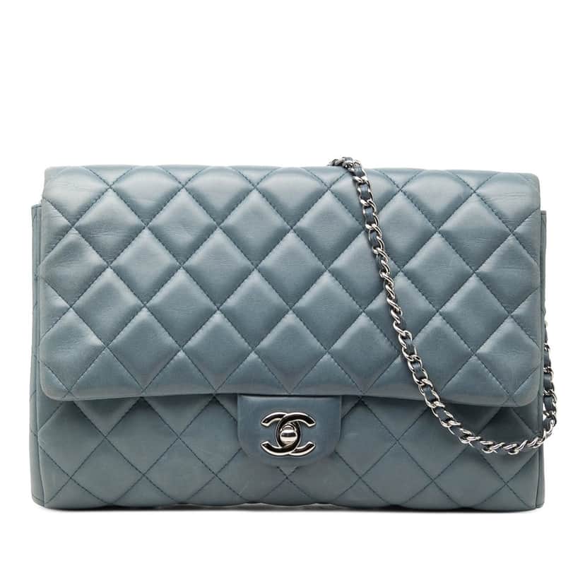 Chanel CC Quilted Lambskin Flap Clutch with Chain Blue Leather Very good condition - Front View