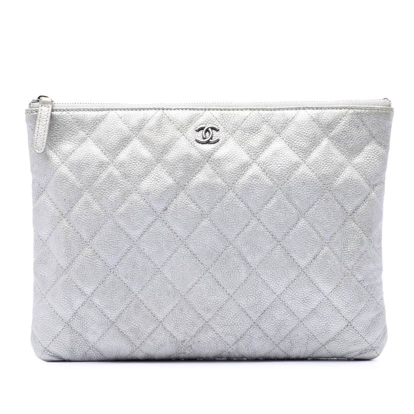 Chanel Medium Quilted Metallic Caviar O Case Clutch Silver Leather Very good condition - Front View