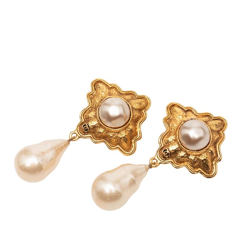 Chanel CC Gold Plated  Faux Pearl Drop Clip On Earrings Gold Metal Very good condition - Front View