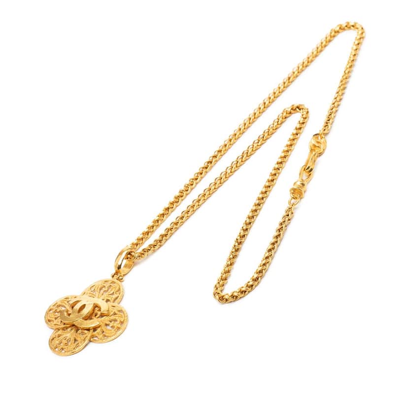 Chanel CC Gold Plated Clover Pendant Necklace Gold Metal Very good condition - Front View