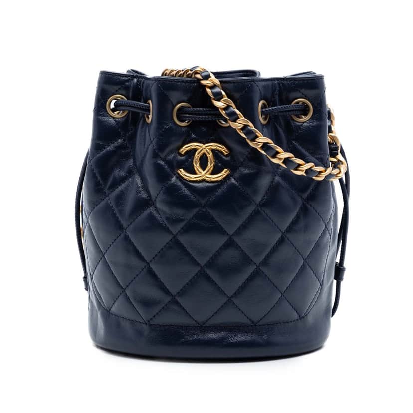 Chanel CC Quilted Lambskin Drawstring Bucket Bag Blue Leather Very good condition - Front View